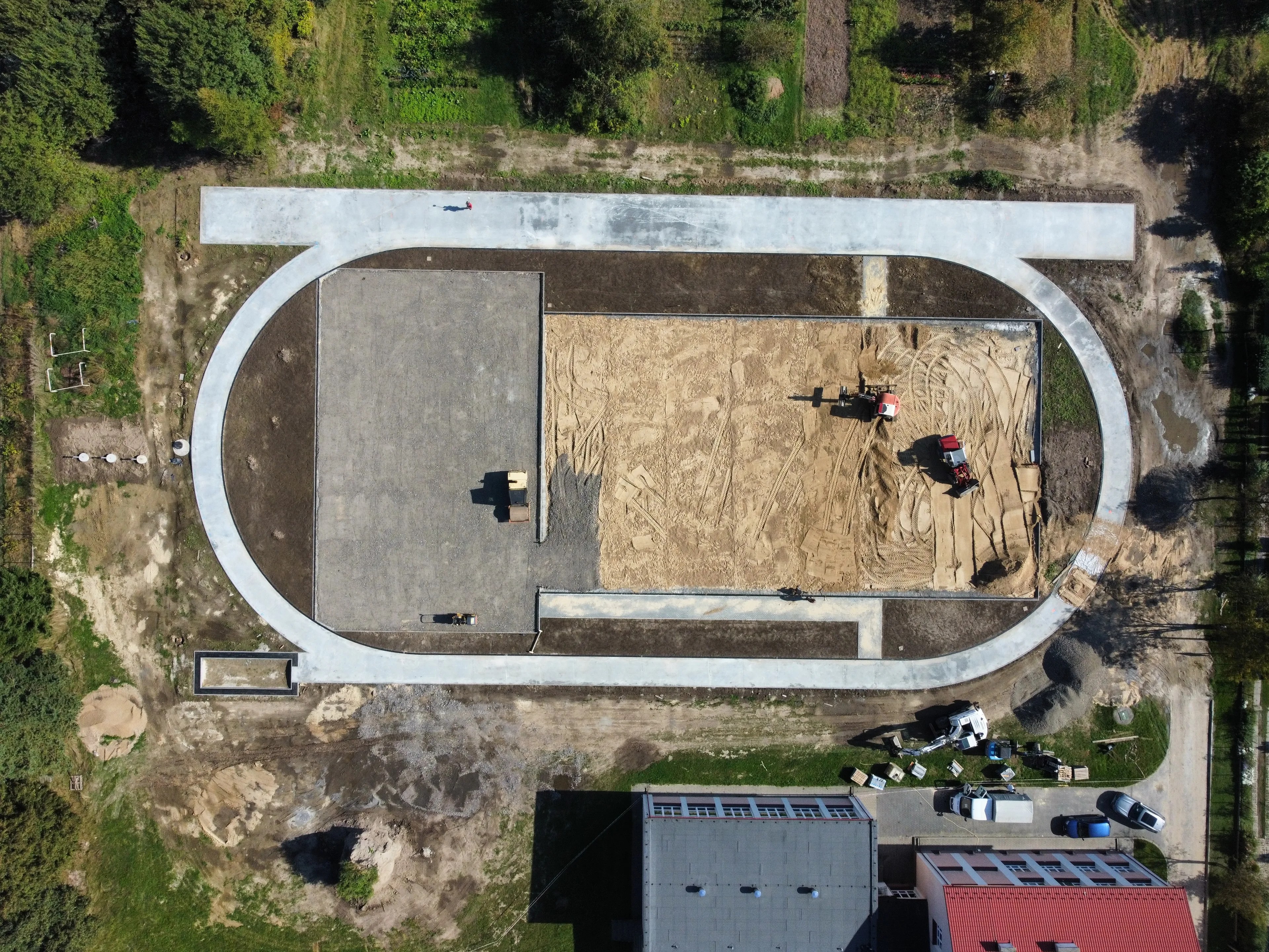 Podbudowa kompleksu sportowego w Dołhobyczowie
