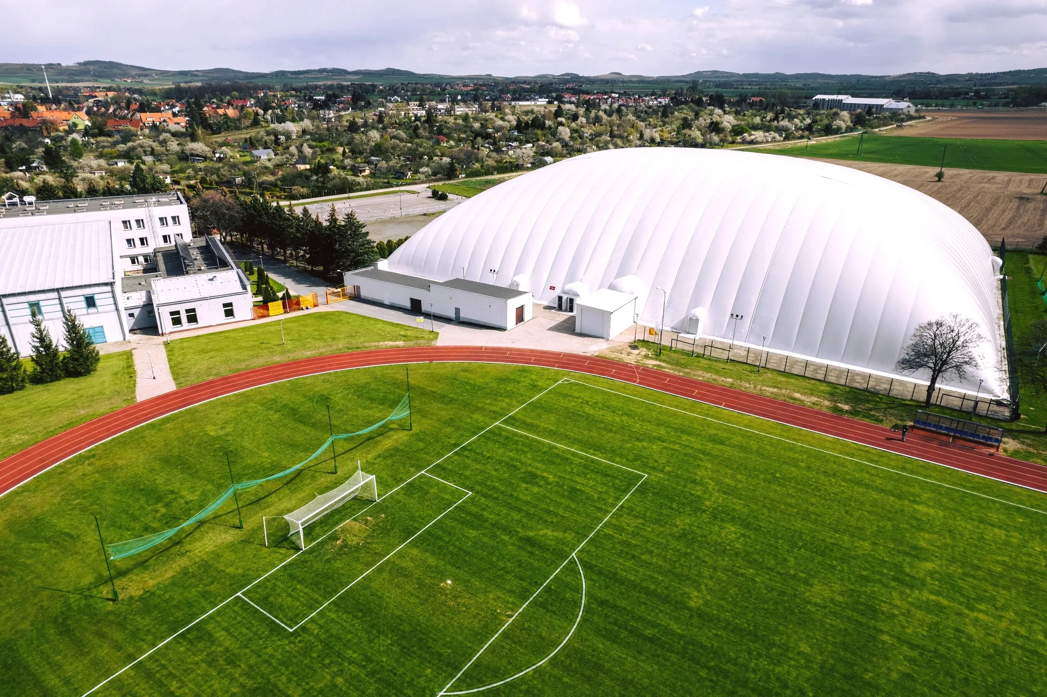 Zadaszenie boiska piłkarskiego w Ośrodku Sportu i Rekreacji w Dzierżoniowie
