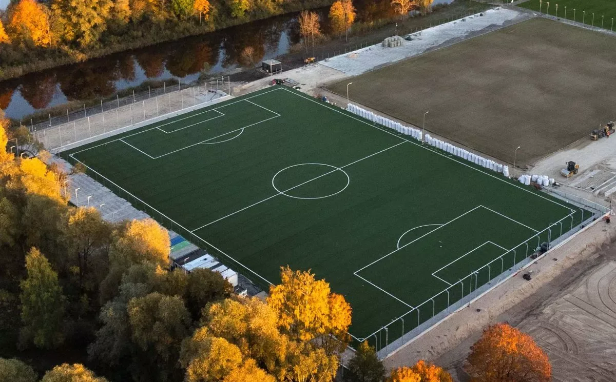Boiska piłkarskie LNK Sporta Parks w Rydze