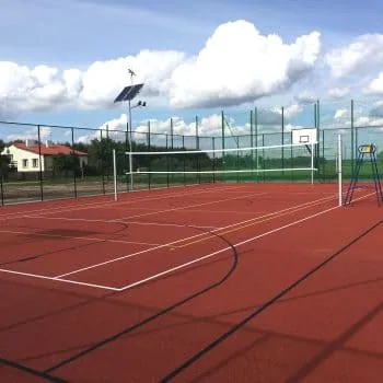 Boisko wielofunkcyjne przy szkole w Kazimierzu, gmina Lutomiersk