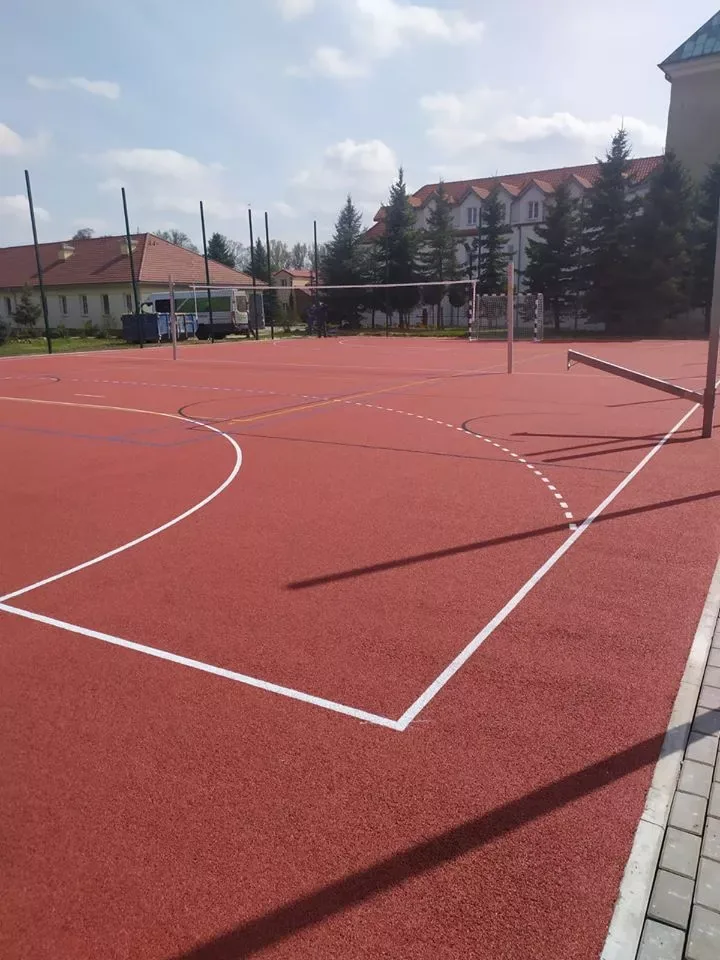 Boisko wielofunkcyjne przy Salezjańskich Szkołach Muzycznych w Lutomiersku