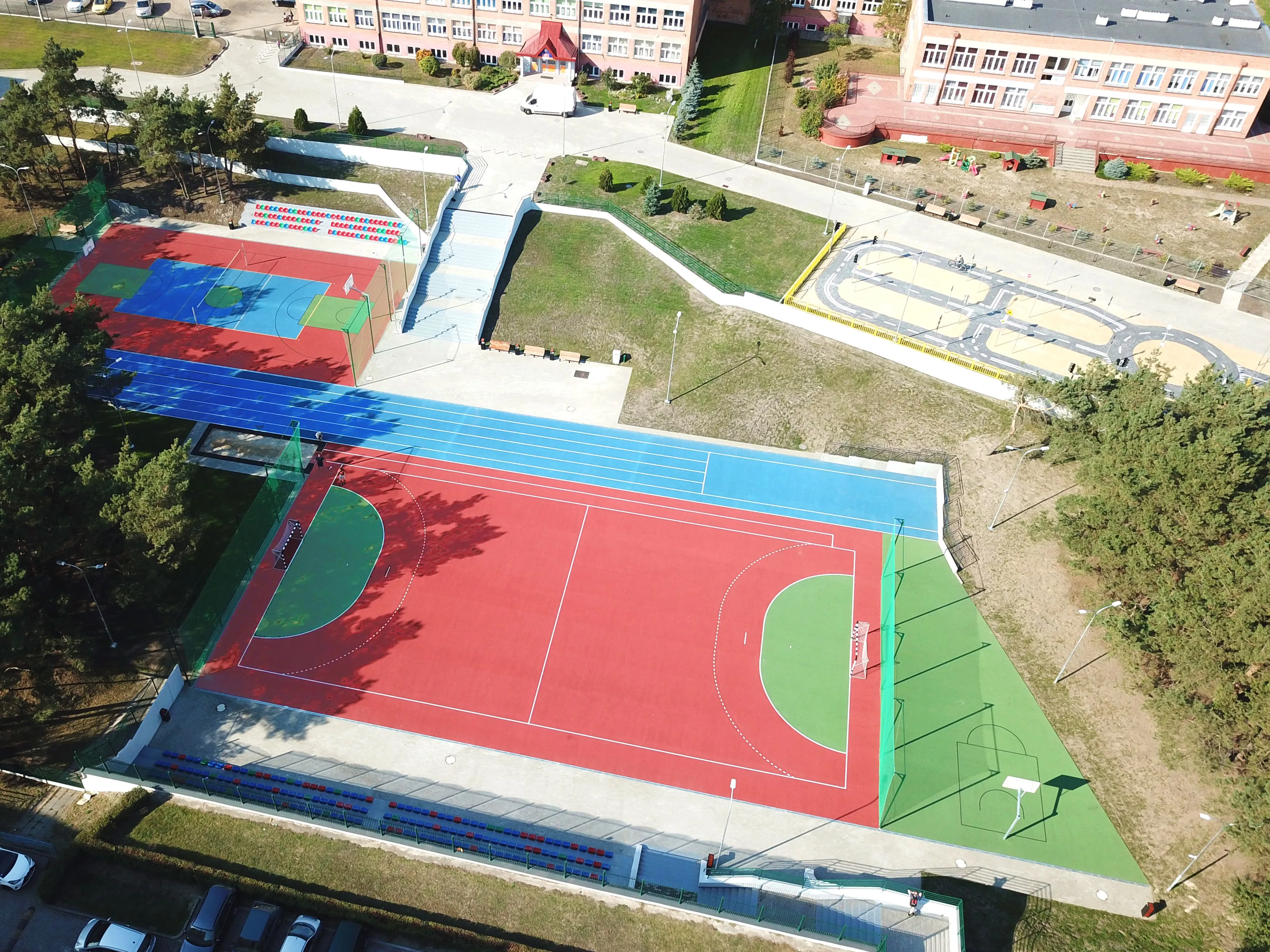 Boiska sportowe wraz z trybunami, konstrukcjami budowlanymi i miasteczkiem ruchu drogowego we Włocławku